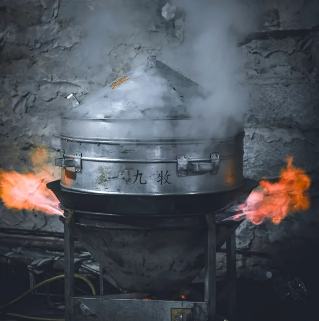 Cuve sous pression crachant des flammes de chaque côté